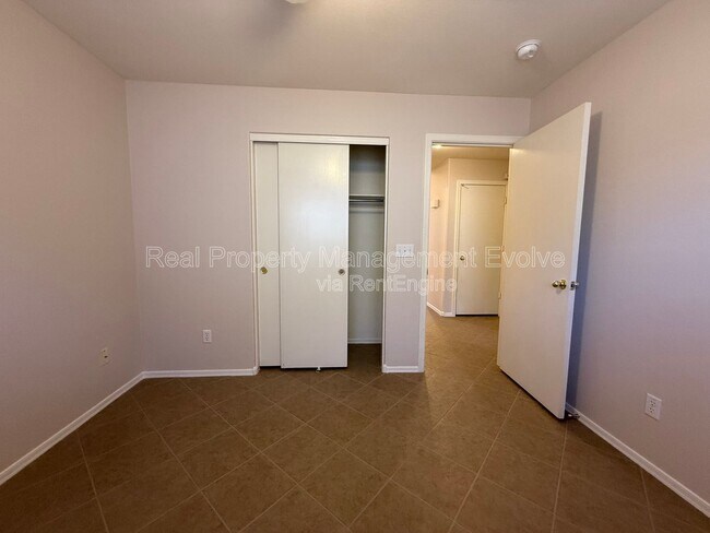 Building Photo - 9332 W Morrow Dr