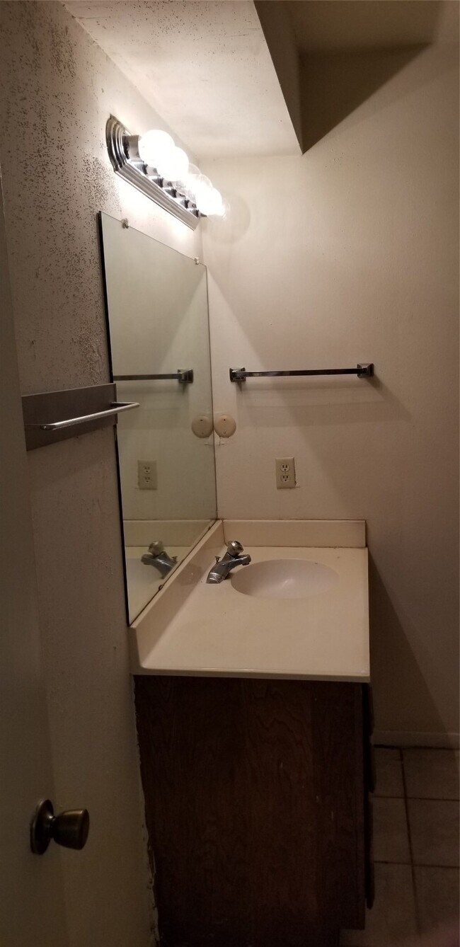 Building Photo - 10822 Lynbrook Dr