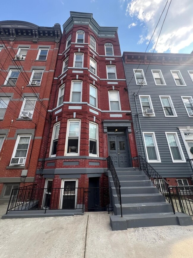 Building Photo - 343 Pavonia Ave