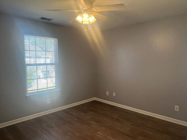 Building Photo - ** 1 Month Free Rent** Beautiful 3 Bedroom/ 2.5 Bath Unfurnished Townhouse in Wellstone!