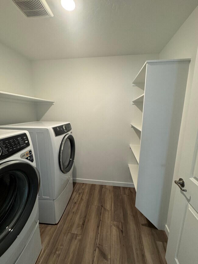 Building Photo - 6612 W Windshear St