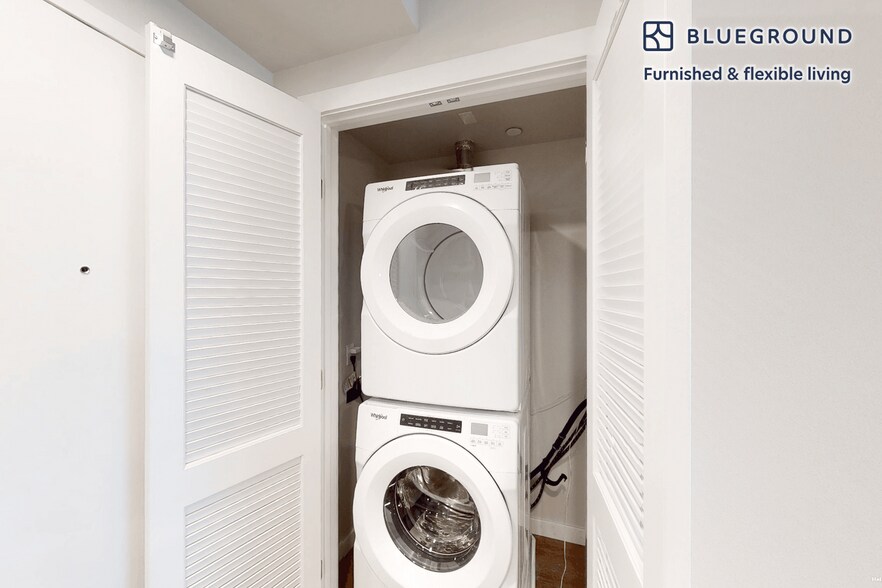 Building Photo - 1001 Harvey Dr