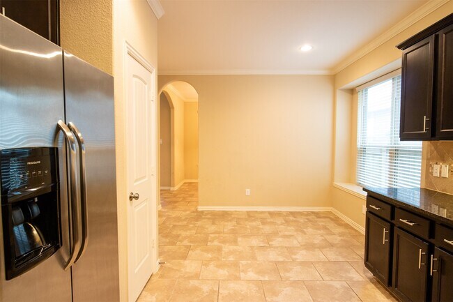 Building Photo - 7042 Bristol Memorial Dr