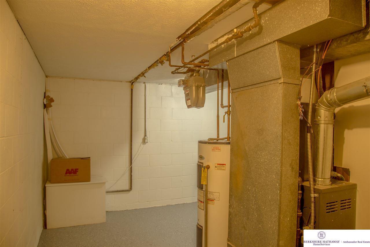 Building Photo - 1901 Winnie Dr