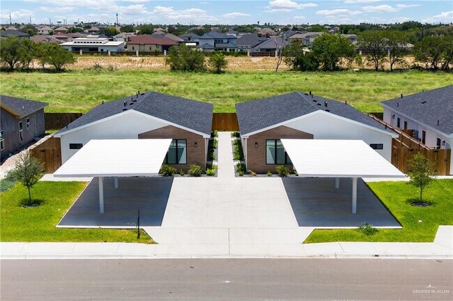 Building Photo - 21 E Viviana St