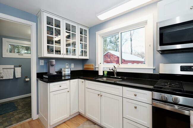 Building Photo - 6 Indian Ave