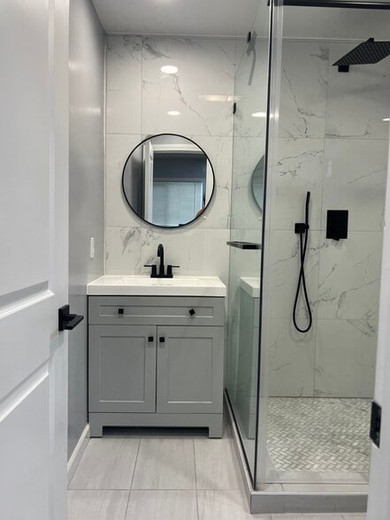 Luxury Bathroom - 4862 N Mangrove Ave