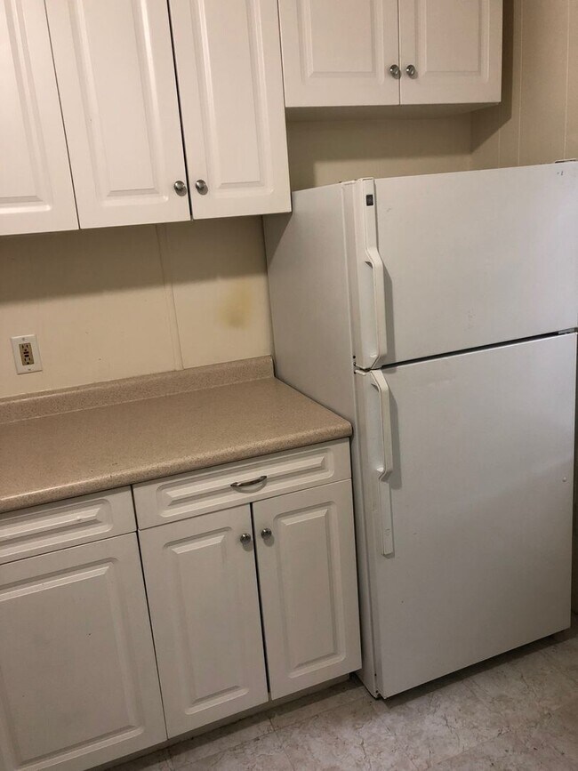 Building Photo - 3901 W Ridge Rd