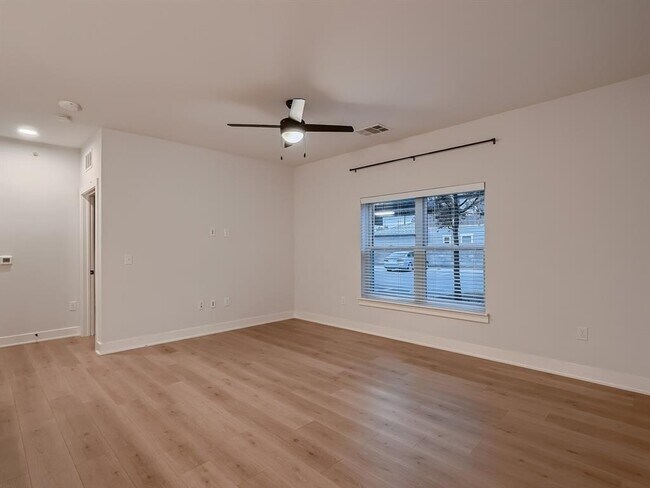 Building Photo - 3101 Govalle Ave
