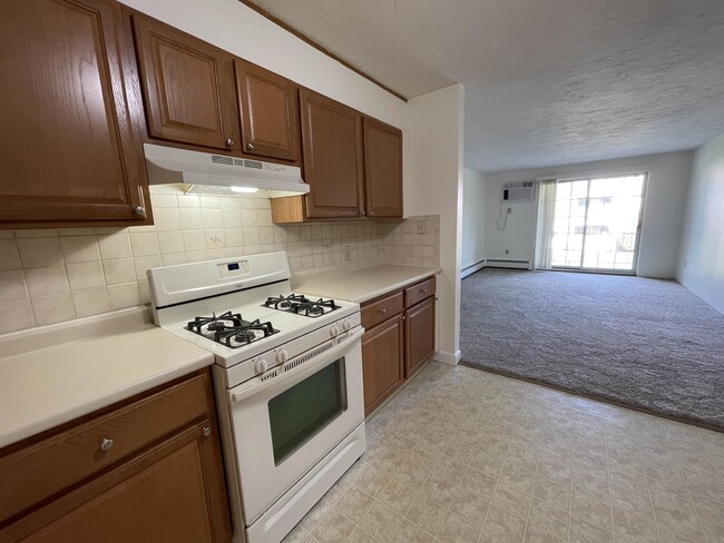 Building Photo - 385 Huse Rd