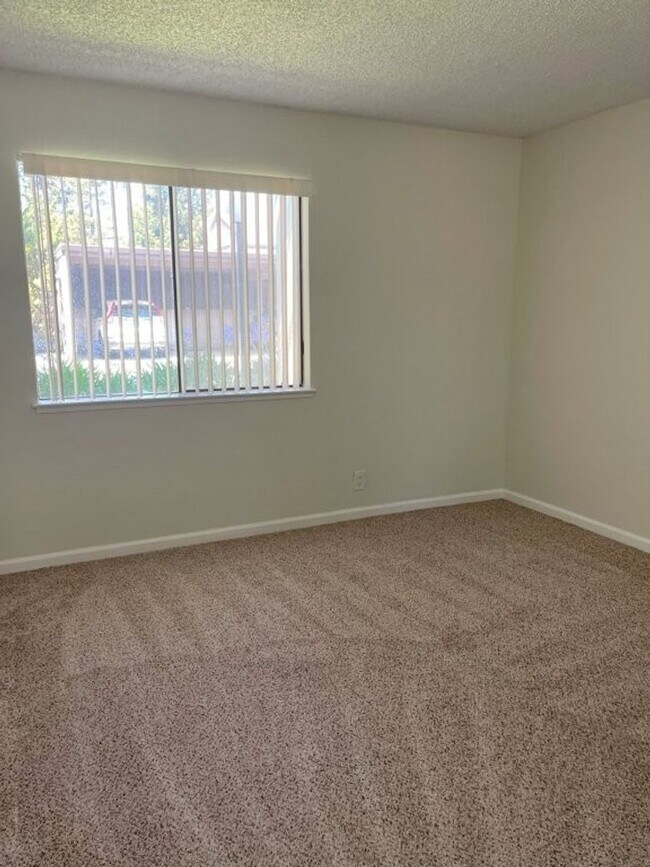 Building Photo - Nor Cal Realty Inc, 3BD 2 BTH condo ***Mes...