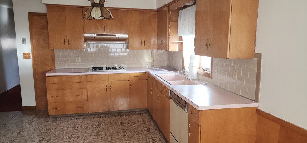 Building Photo - 561 Chicago St