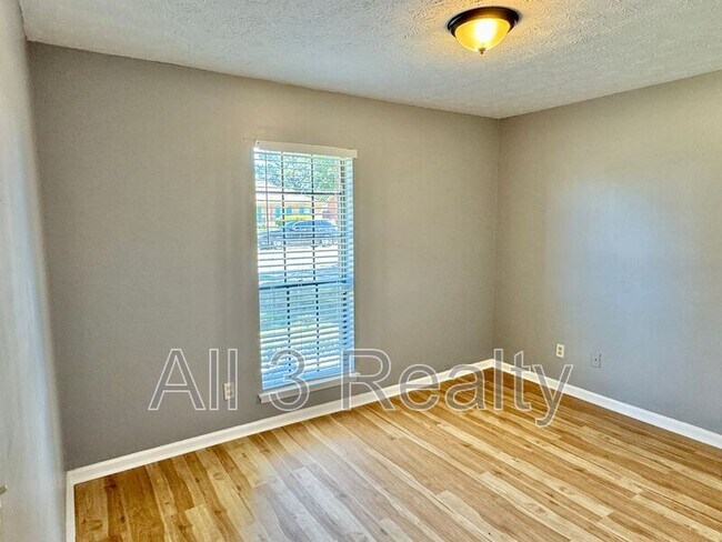 Building Photo - 728 E Gardendale Dr
