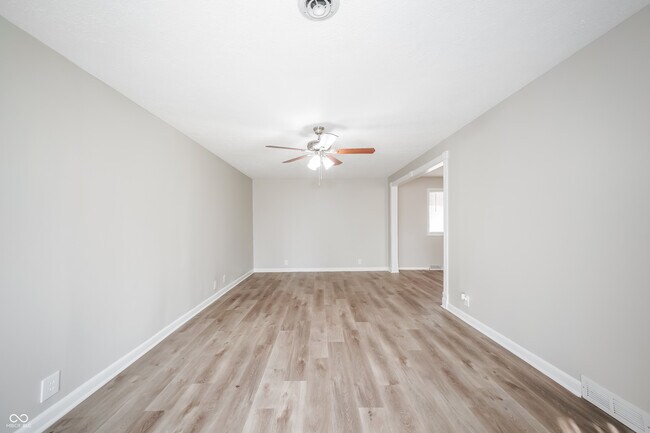 Building Photo - 19 Southlane Dr