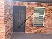 Building Photo - Spacious 2 bedroom 2 Bath apartment