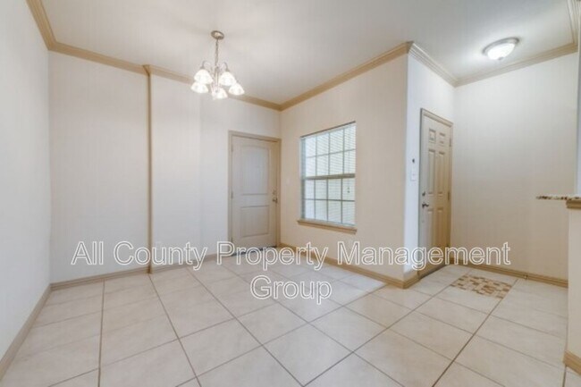 Building Photo - 1579 Cozy Dr