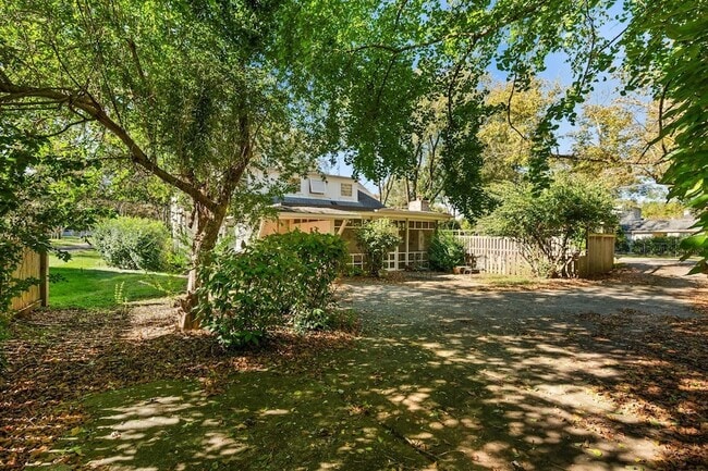 Building Photo - 201 Brookfield Ave