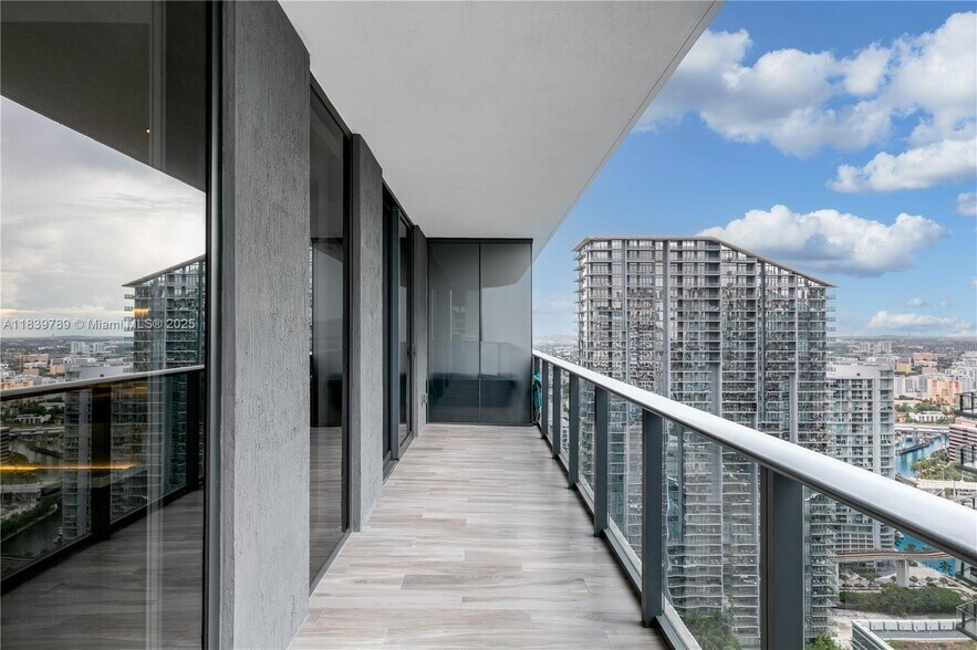 Building Photo - 801 S Miami Ave