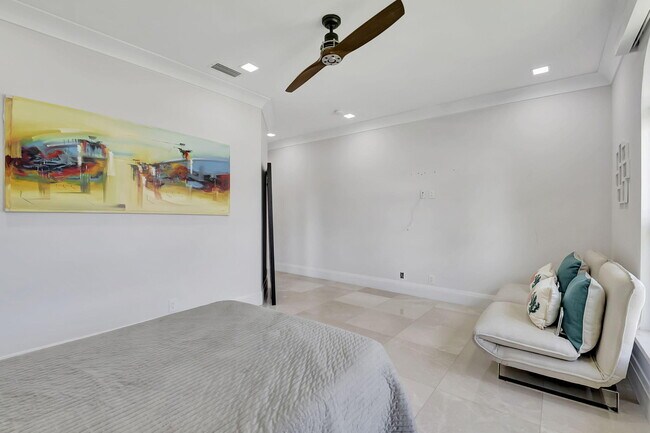 Building Photo - 10099 Canoe Brook Cir