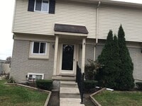 Building Photo - Charming 2BR Condo in Utica