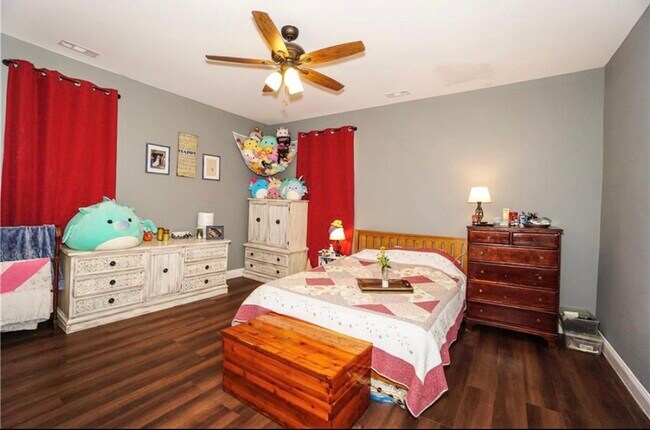 Building Photo - 434 Clearwater St