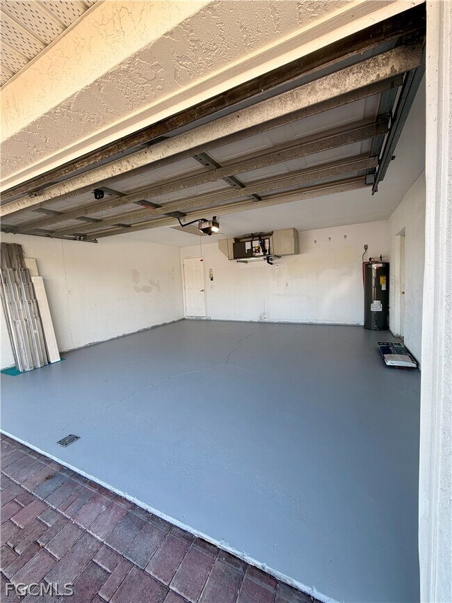 Building Photo - 4620 SW 13th Ave