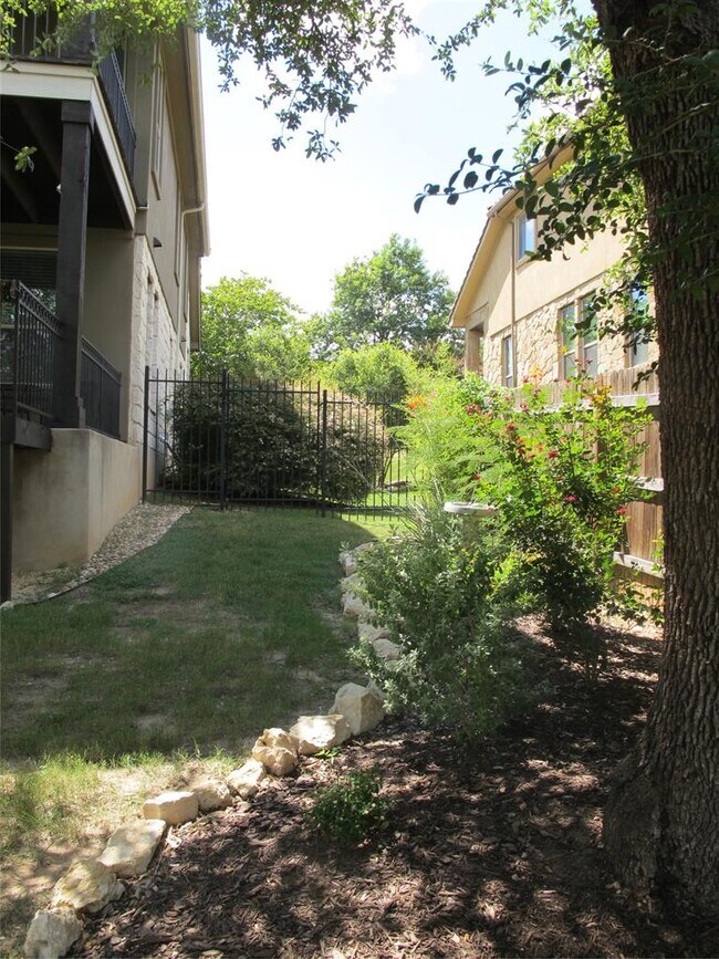 Building Photo - 509 S Meadowlark St