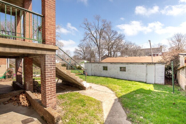 Building Photo - Charming Renovation in the HEART of DOGTOWN!