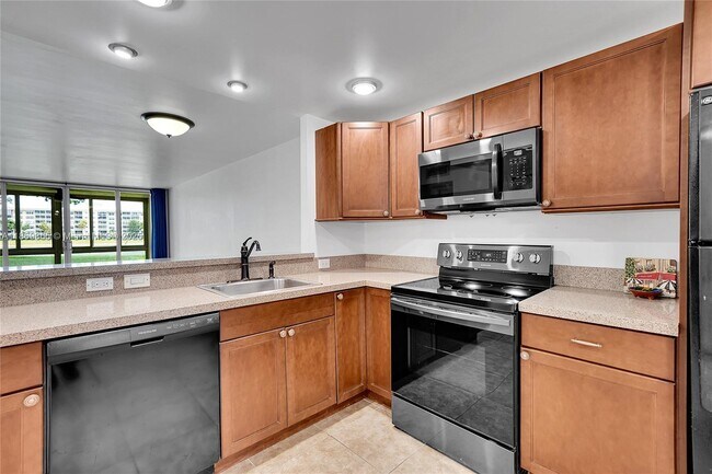 Building Photo - 2940 N Course Dr