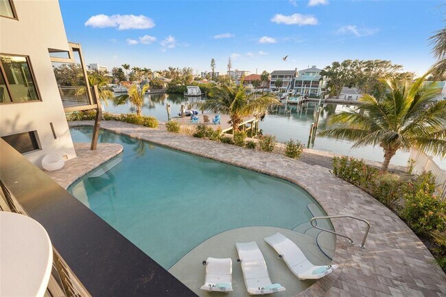 Building Photo - 12404 Capri Cir N