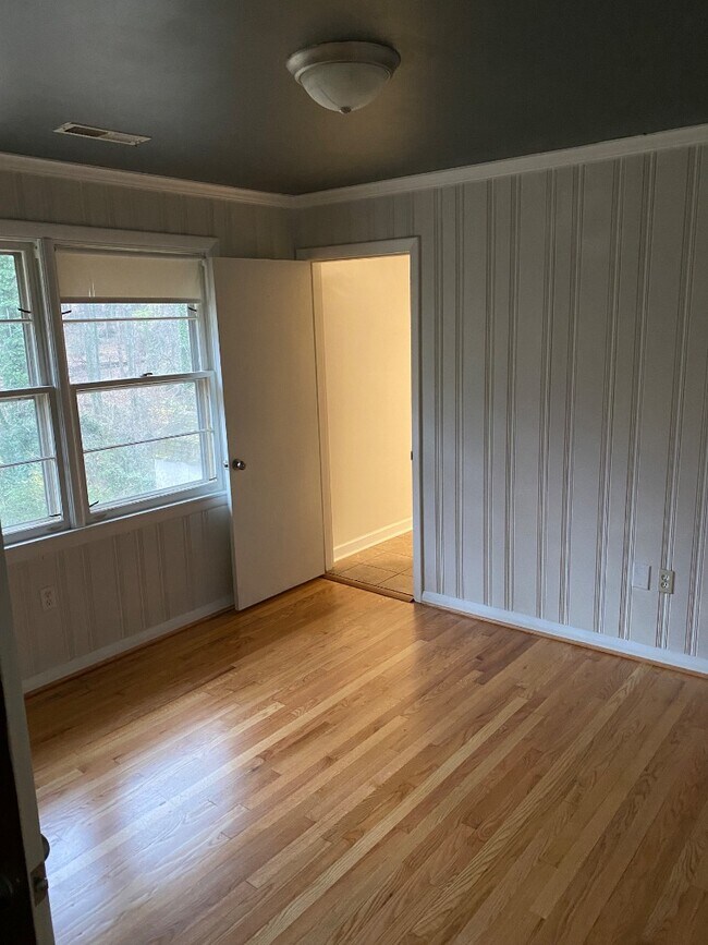 Building Photo - 1424 Nelson Dr