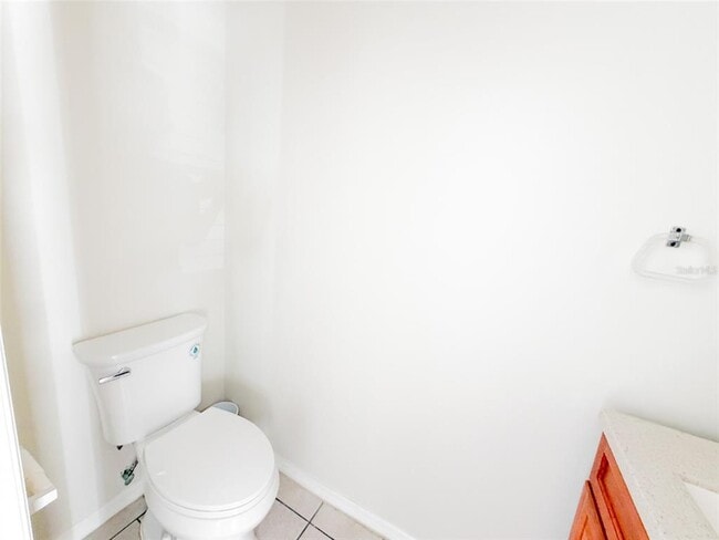 Building Photo - 2017 N Kelley Ave