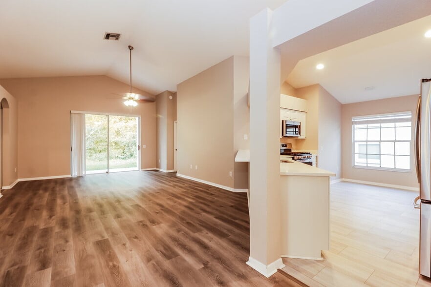 Building Photo - 29611 Birds Eye Dr