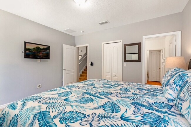 Building Photo - 1157 Cypress Pointe Blvd