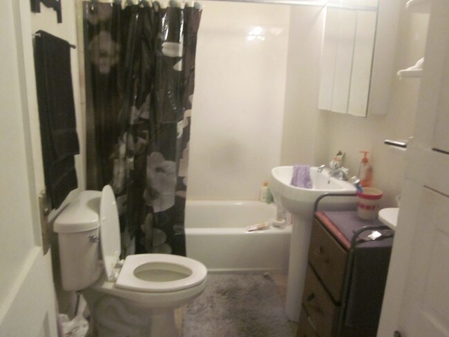 Building Photo - 2872 Indianola Ave