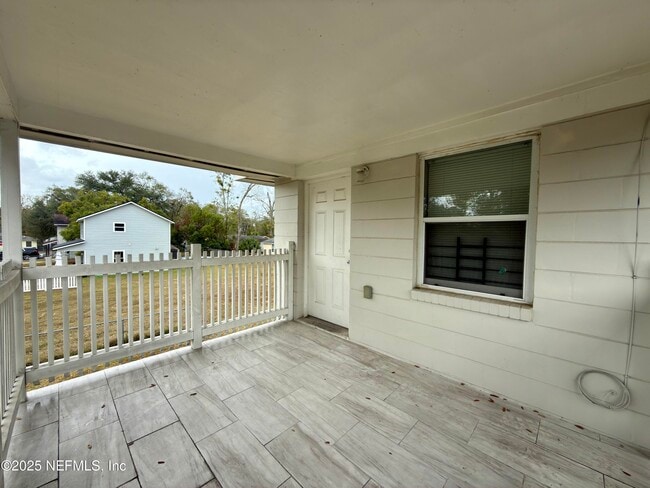 Building Photo - 1721 Dot St