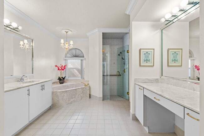 Building Photo - 15495 Rolling Meadows Cir
