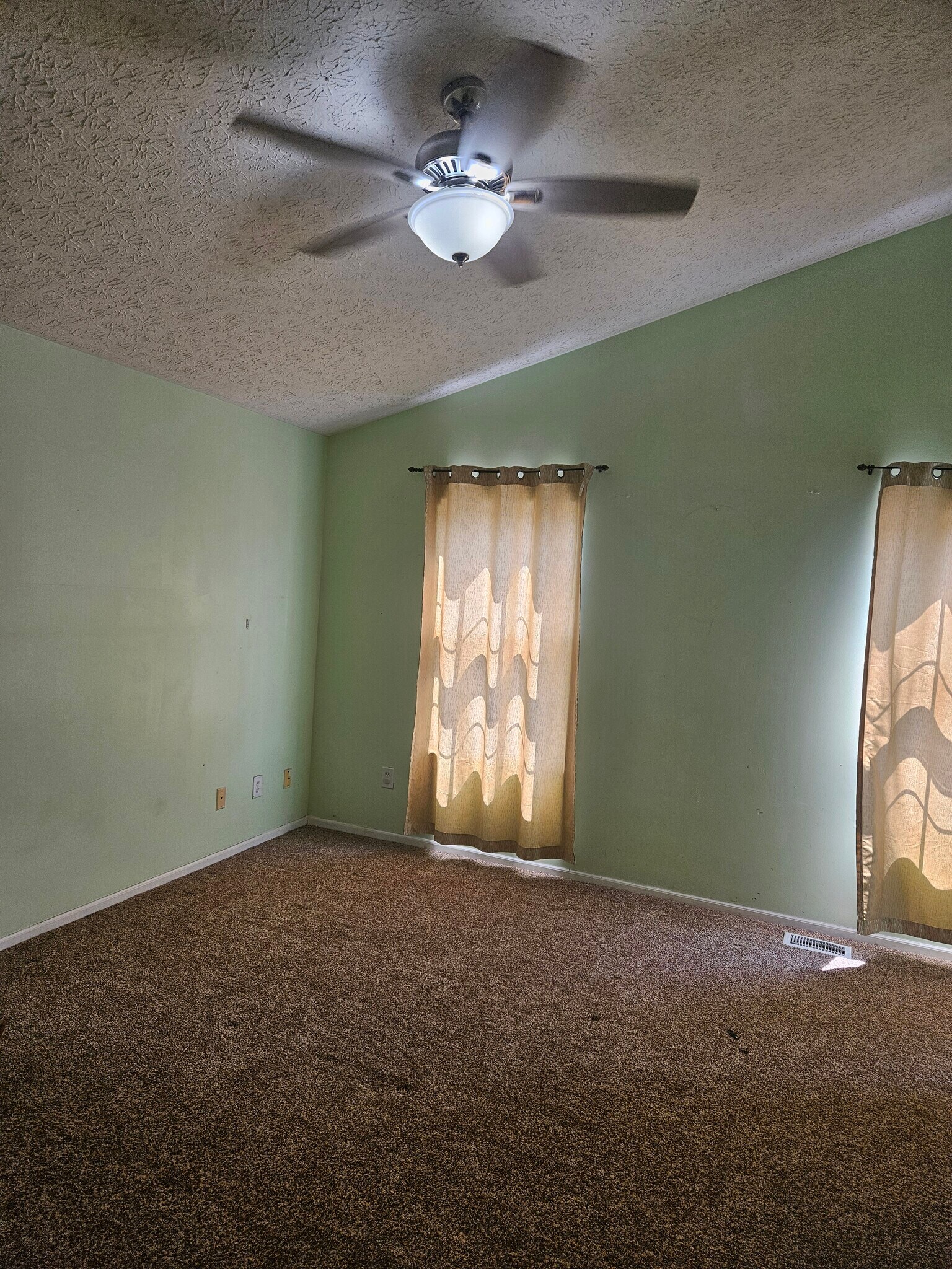 Master bedroom - 1606 Metcalfe Ave