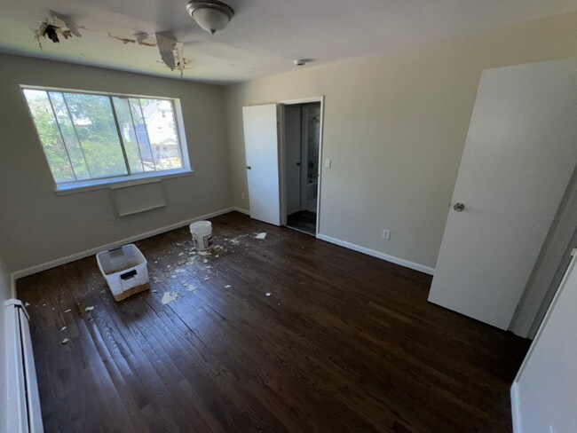 Building Photo - 104 Montclair Ave