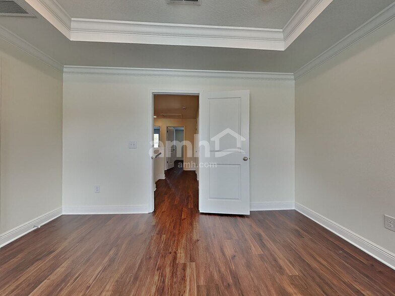 Building Photo - 27422 St Andrews Ave