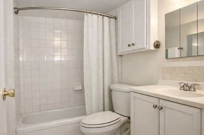 Building Photo - 10818 Long Gate Dr