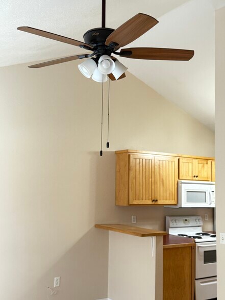 Building Photo - 805 4th St