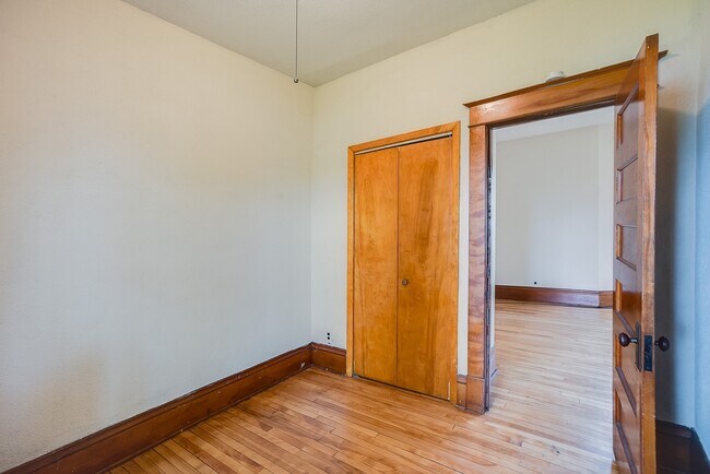 Building Photo - 1360 Dale St N