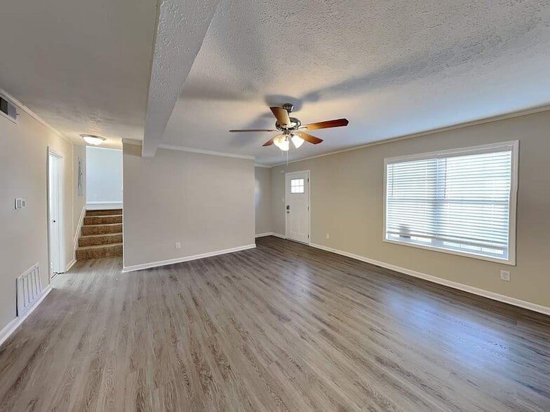 Building Photo - 337 Dartmouth Dr SW