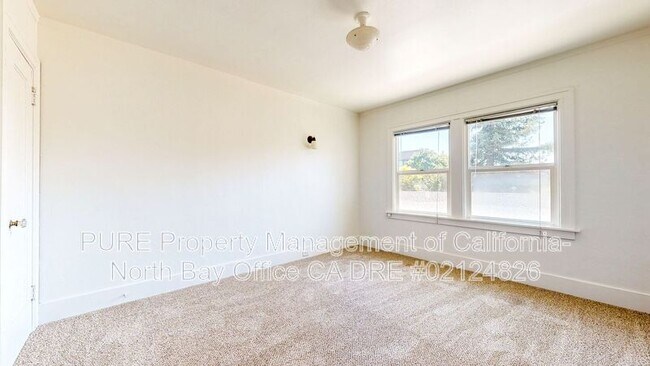 Building Photo - 537 Humboldt St