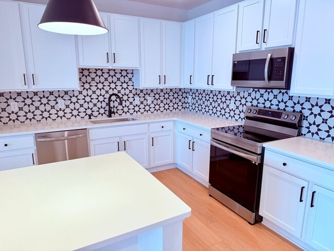 Building Photo - 2435 Ownby Ln