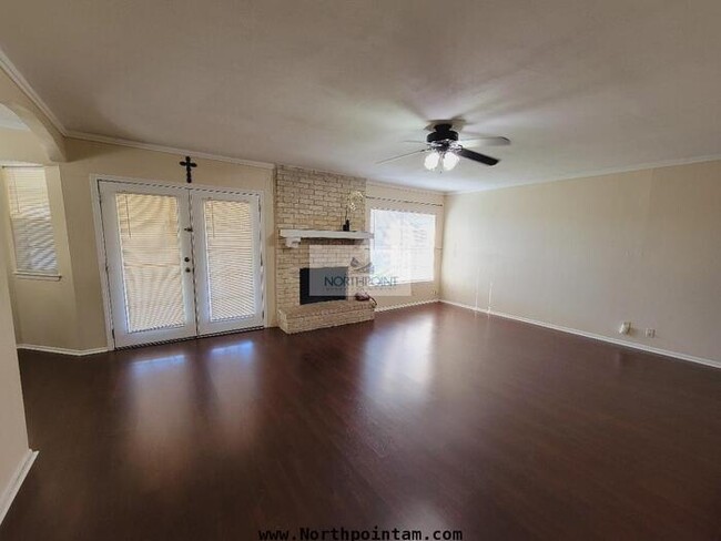 Building Photo - Charming 3 bedroom home ready for immediat...