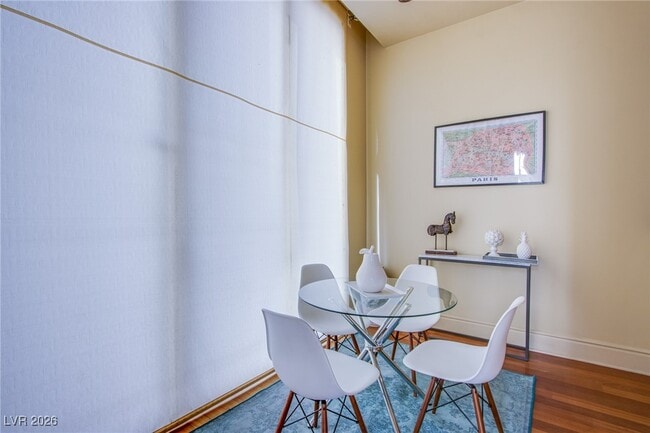 Building Photo - 2877 Paradise Rd