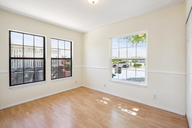 Second Bedroom - 1039 Stevenson St