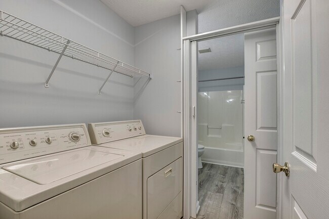 Building Photo - 103 Pinewood Dr